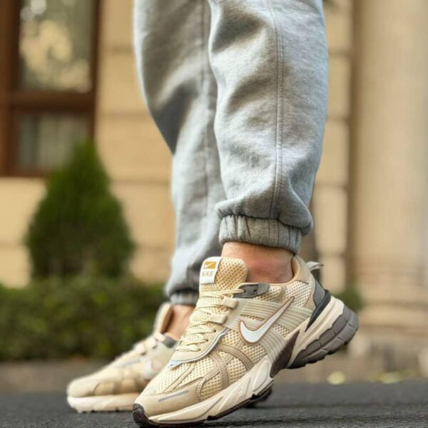 نایک v2k رنگ کرم